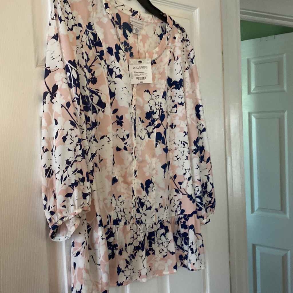 Brand New Ladies XLarge Blouse 34 Sleeves